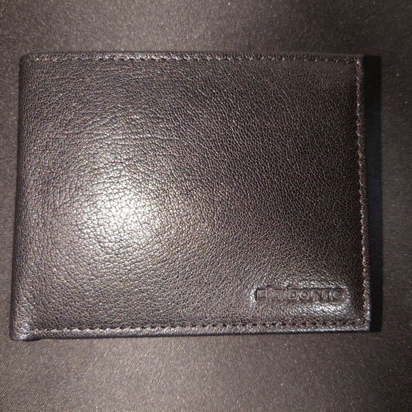 NEW Claiborne bifold wallet - Picture 2 of 5